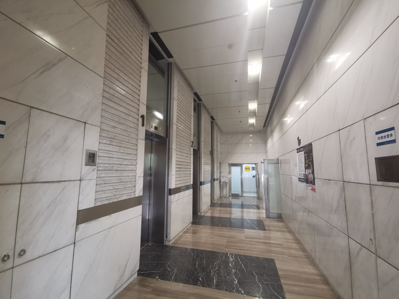 锐创国际中心电梯